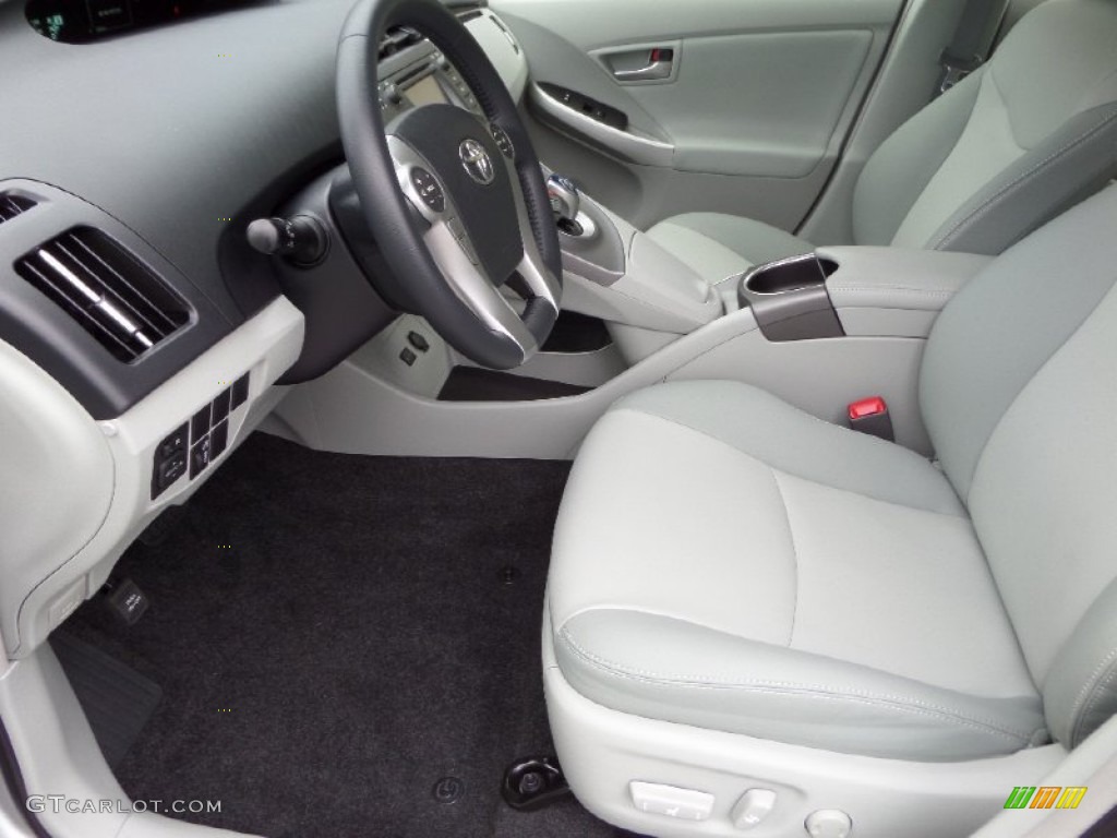 Misty Gray Interior 2013 Toyota Prius Four Hybrid Photo #89805665