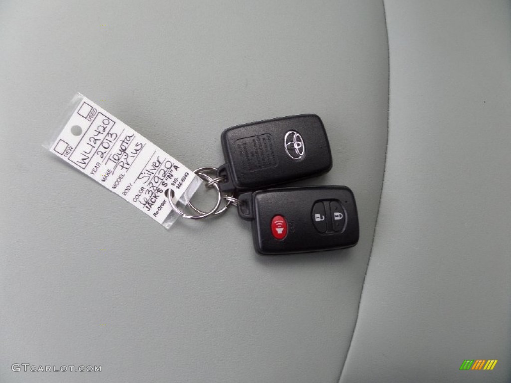 2013 Toyota Prius Four Hybrid Keys Photos