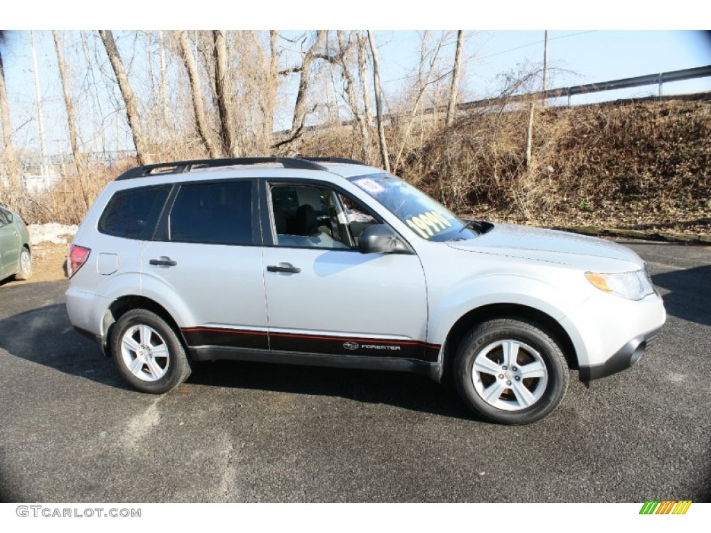 2010 Forester 2.5 X Premium - Spark Silver Metallic / Black photo #4