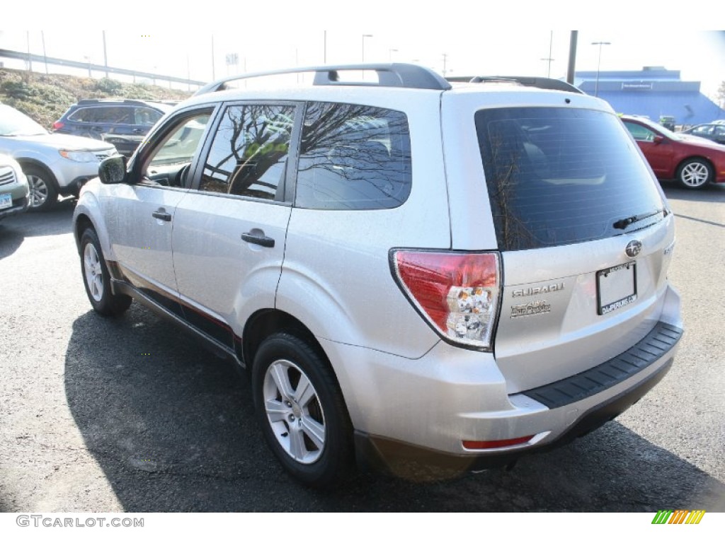 2010 Forester 2.5 X Premium - Spark Silver Metallic / Black photo #10