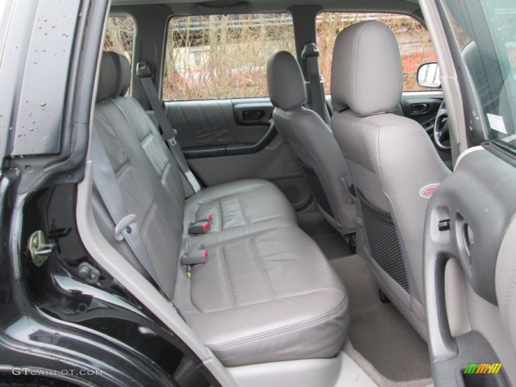 Gray Interior 2002 Subaru Forester 2.5 S Photo #89811179