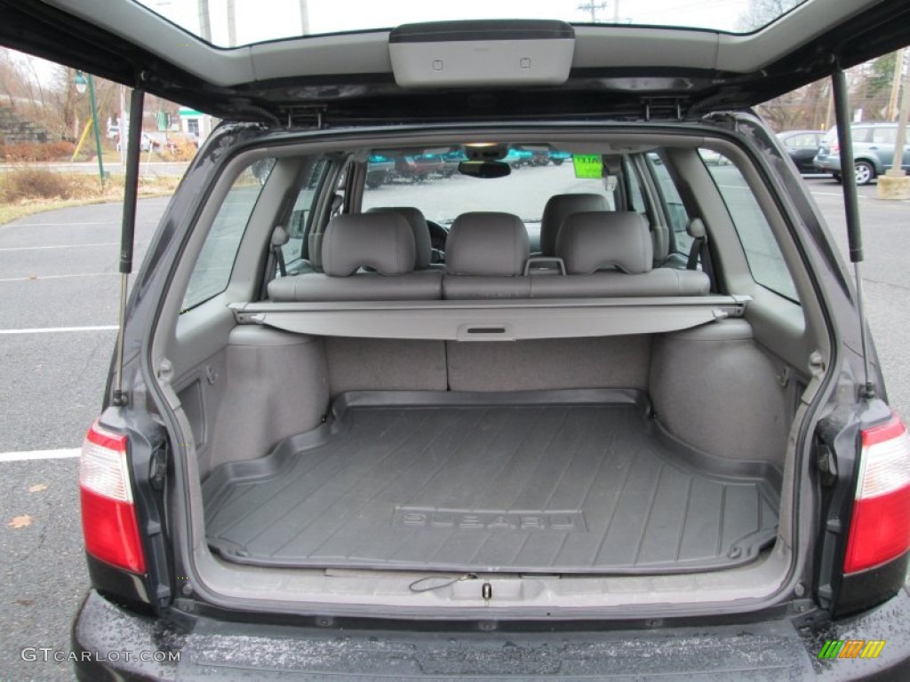 2002 Subaru Forester 2.5 S Trunk Photos