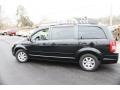 2008 Brilliant Black Crystal Pearlcoat Chrysler Town & Country Touring  photo #10