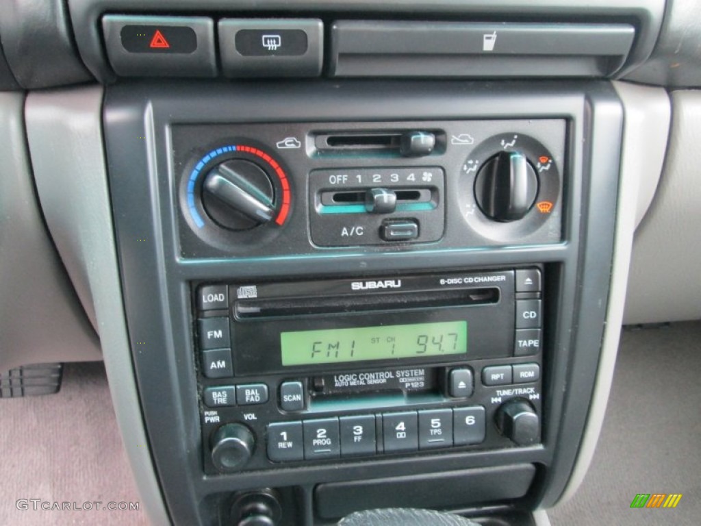 2002 Subaru Forester 2.5 S Controls Photo #89811284