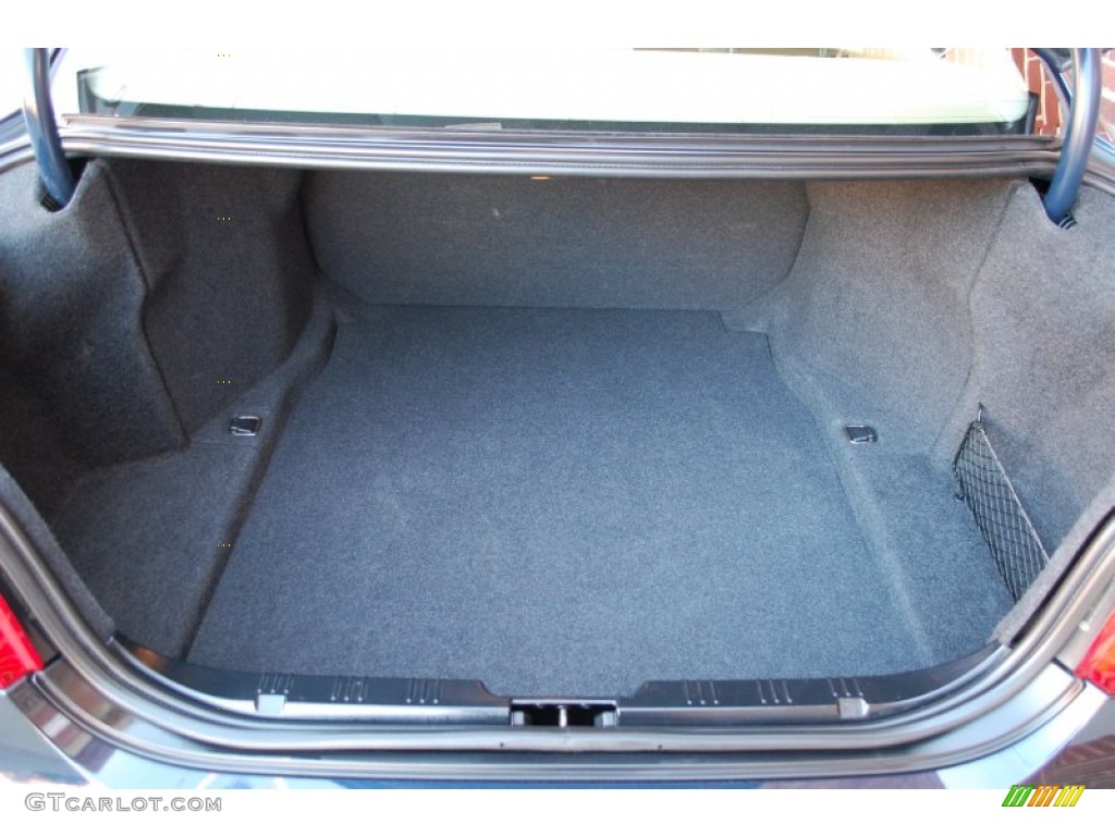 2006 BMW 5 Series 530xi Sedan Trunk Photos