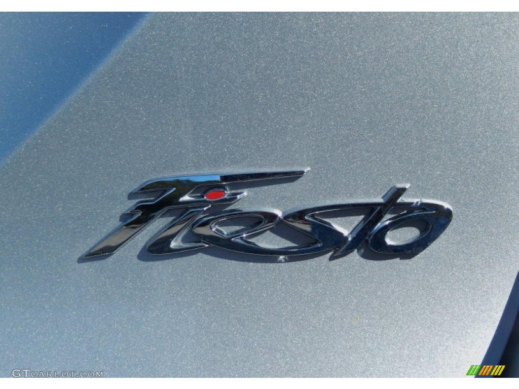 2014 Fiesta SE Sedan - Ingot Silver / Charcoal Black photo #4