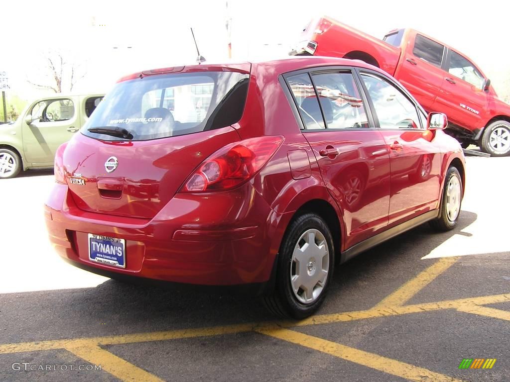 2008 Versa 1.8 S Hatchback - Red Alert / Charcoal photo #4