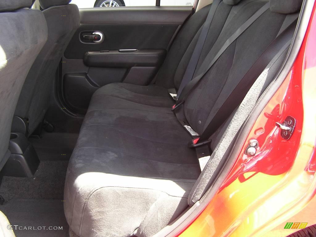 2008 Versa 1.8 S Hatchback - Red Alert / Charcoal photo #7