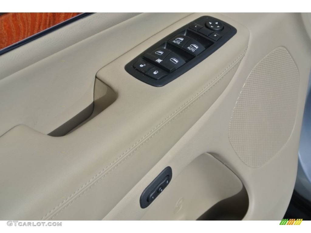2011 Jeep Grand Cherokee Overland 4x4 Controls Photo #89837318