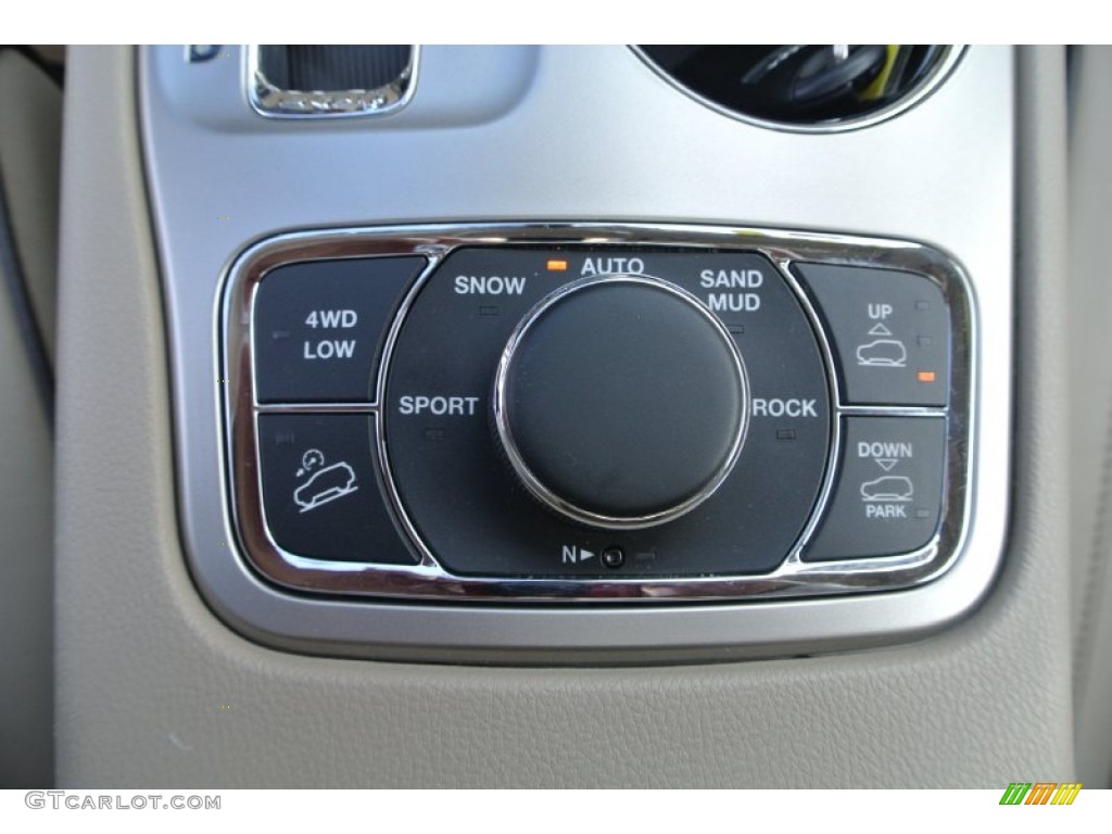 2011 Jeep Grand Cherokee Overland 4x4 Controls Photo #89837360