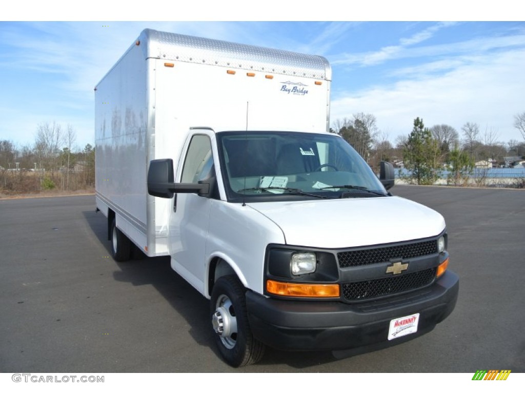 Summit White Chevrolet Express Cutaway