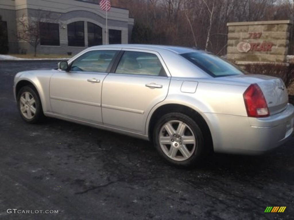 2005 300 Touring AWD - Bright Silver Metallic / Dark Slate Gray/Light Graystone photo #6