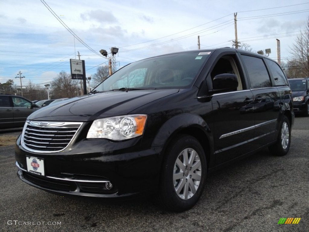 2014 Town & Country Touring-L - Brilliant Black Crystal Pearl / Black/Light Graystone photo #1