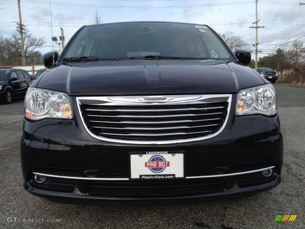 2014 Town & Country Touring-L - Brilliant Black Crystal Pearl / Black/Light Graystone photo #2