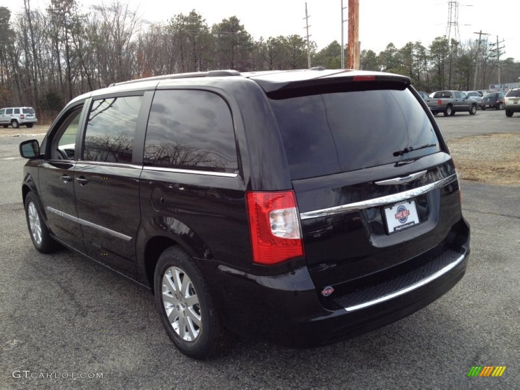 2014 Town & Country Touring-L - Brilliant Black Crystal Pearl / Black/Light Graystone photo #4