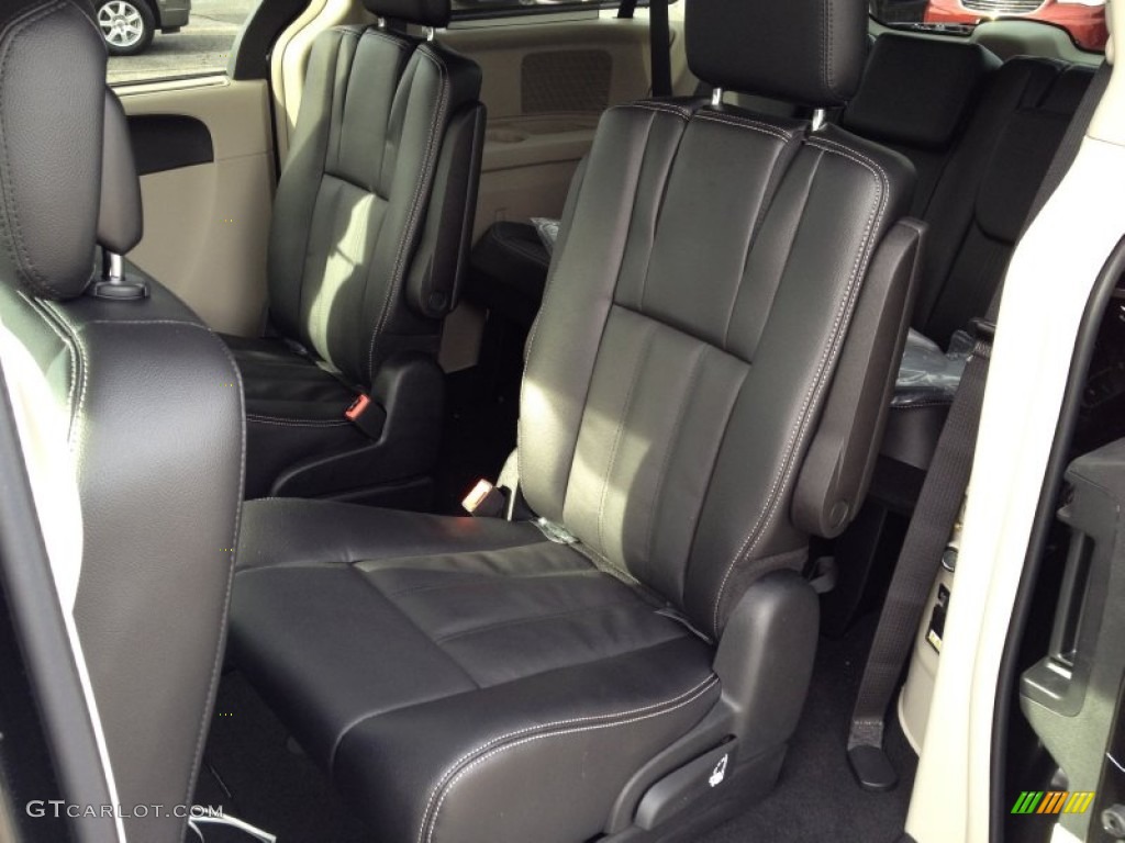 2014 Town & Country Touring-L - Brilliant Black Crystal Pearl / Black/Light Graystone photo #6