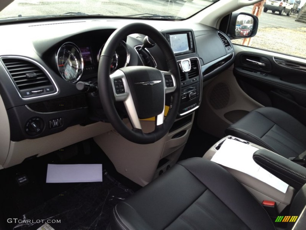 2014 Town & Country Touring-L - Brilliant Black Crystal Pearl / Black/Light Graystone photo #7