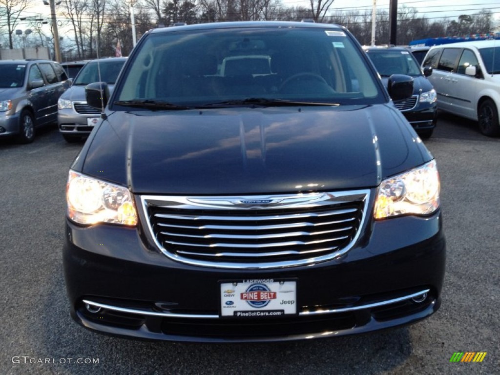 2014 Town & Country Touring - Brilliant Black Crystal Pearl / Black/Light Graystone photo #2