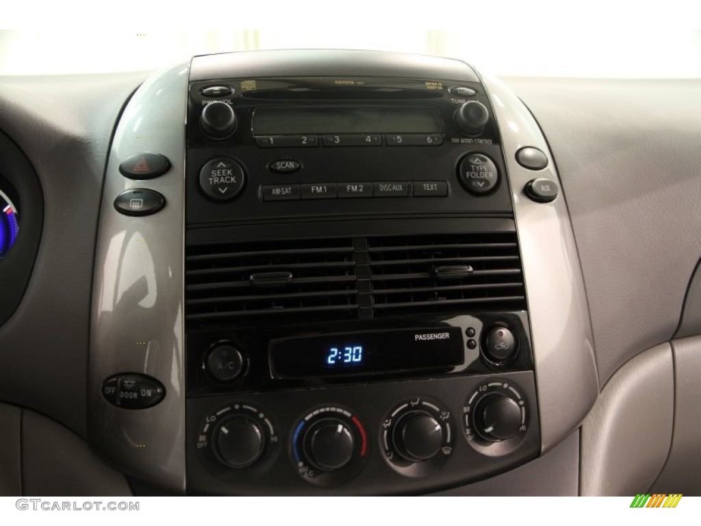 2008 Toyota Sienna LE Controls Photos