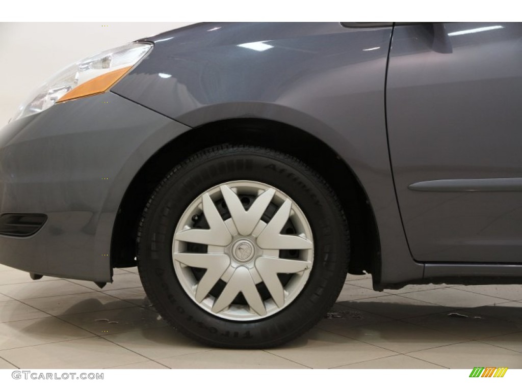 2008 Toyota Sienna LE Wheel Photos