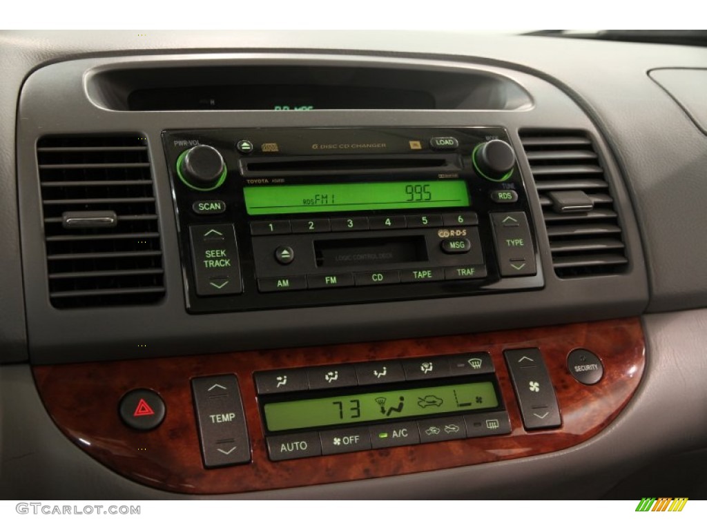 2003 Toyota Camry XLE Audio System Photos