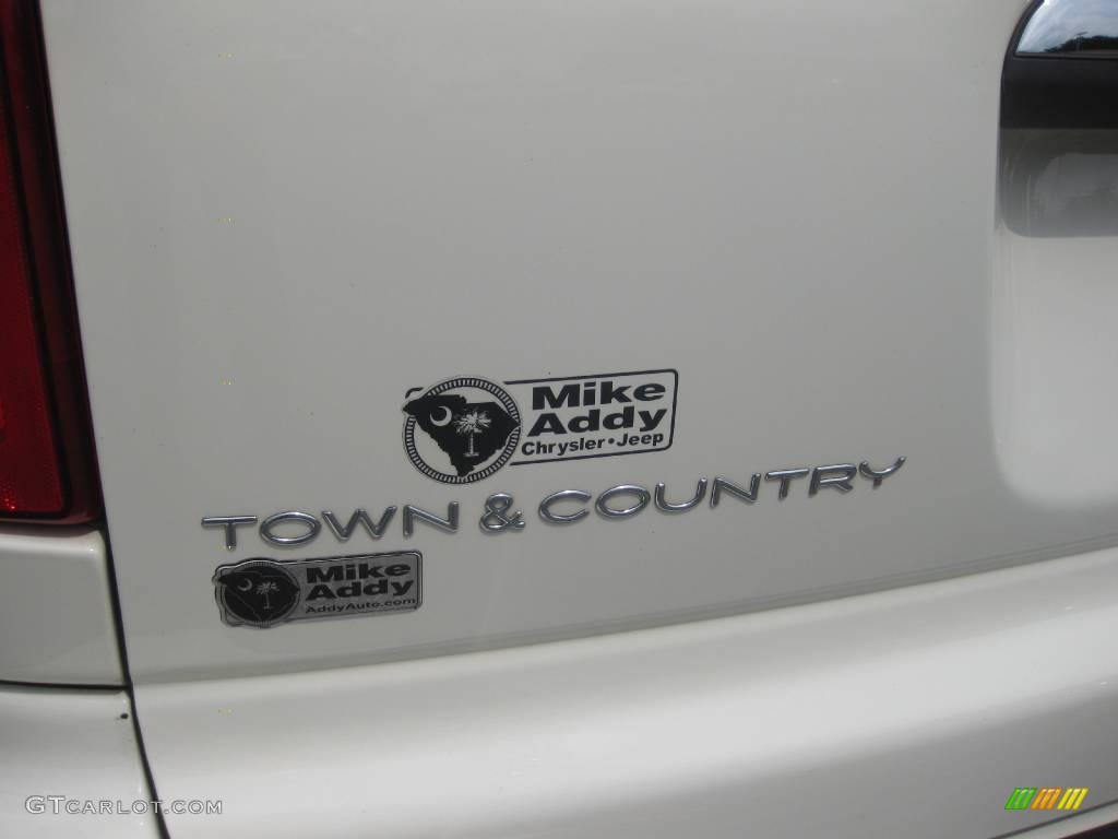 2007 Town & Country Touring - Cool Vanilla White / Dark Khaki/Light Graystone photo #30