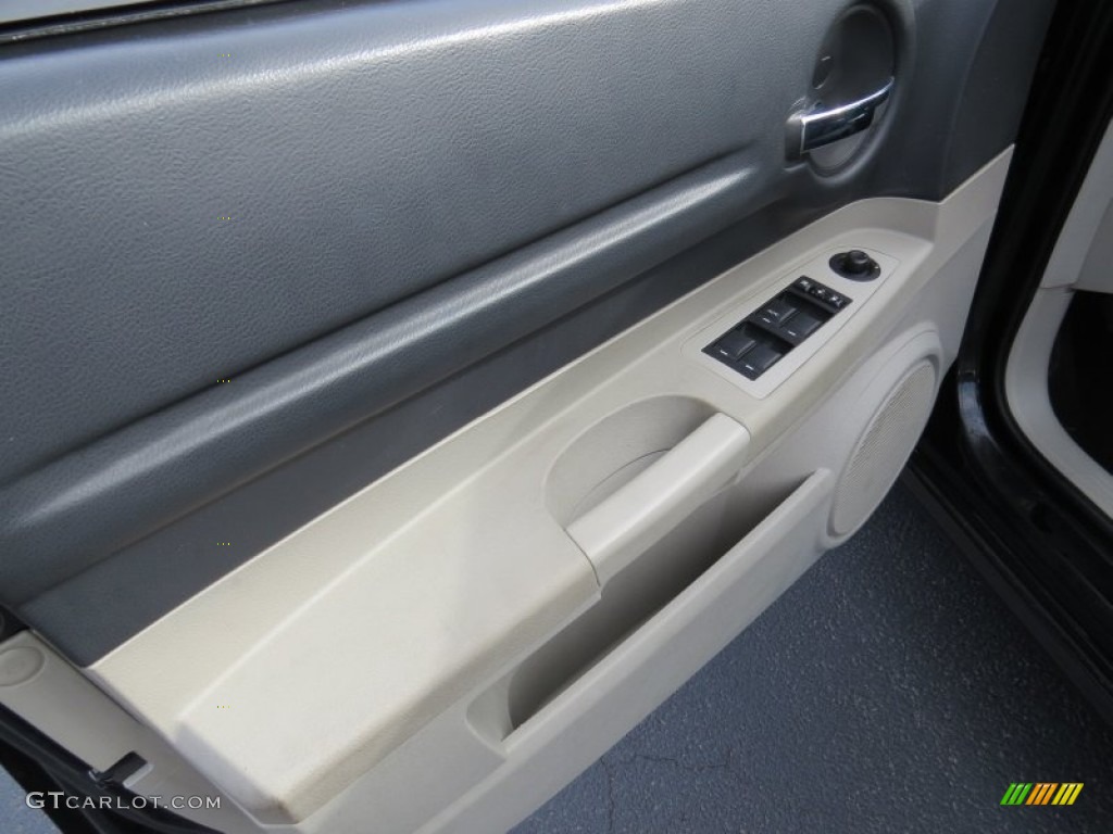 2007 Dodge Magnum SXT AWD Dark Slate Gray/Light Graystone Door Panel Photo #89857475
