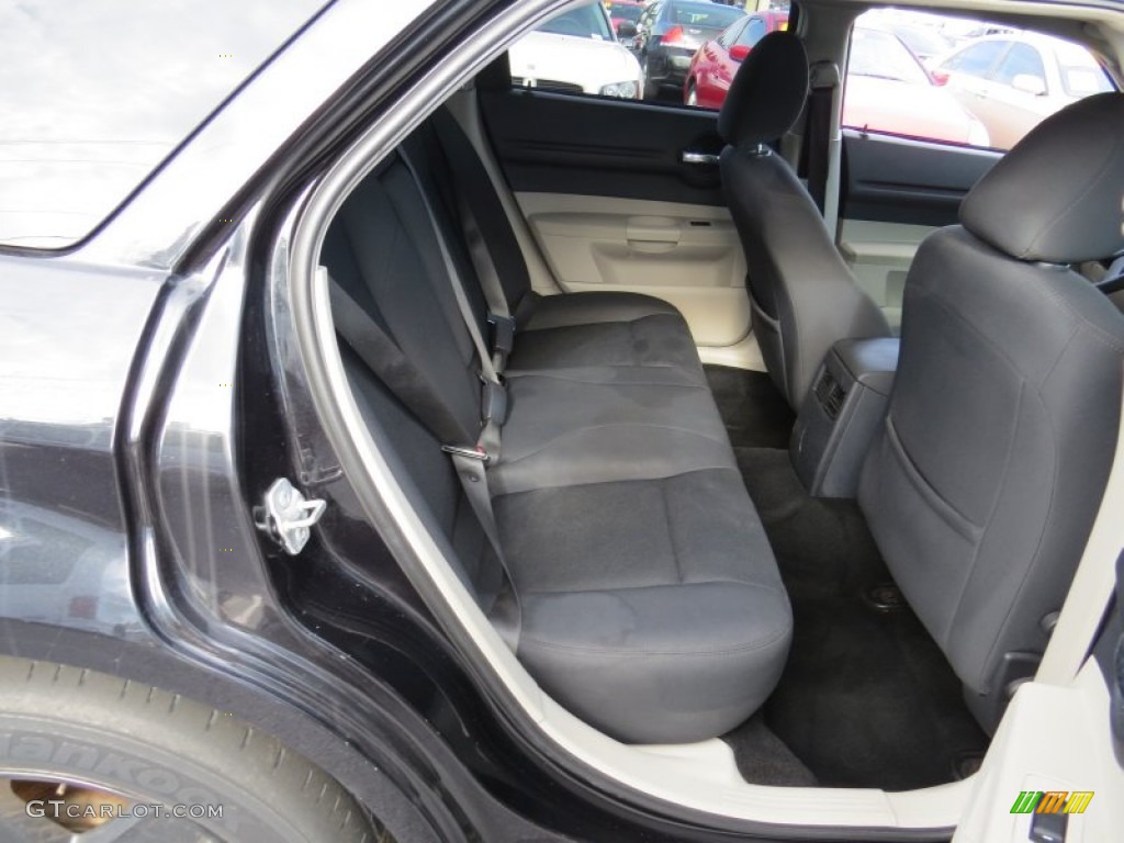 2007 Dodge Magnum SXT AWD Rear Seat Photos