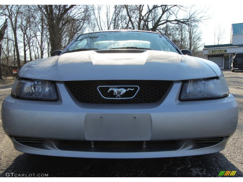 2002 Mustang V6 Coupe - Satin Silver Metallic / Medium Graphite photo #2