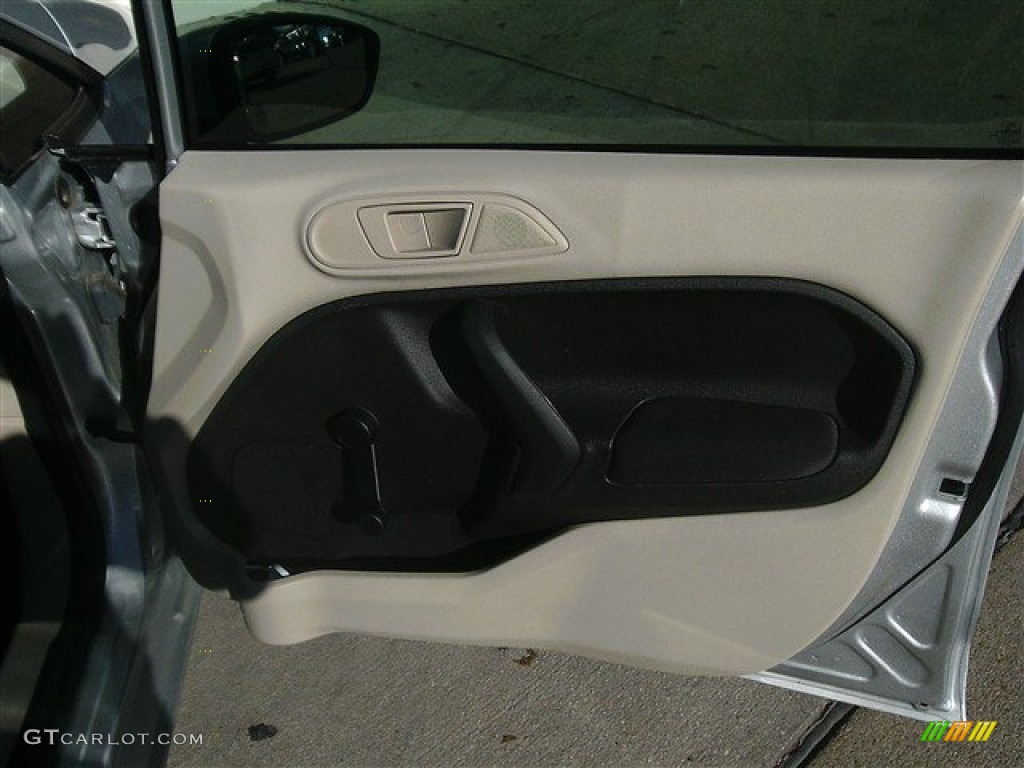 2013 Fiesta S Sedan - Ingot Silver / Charcoal Black/Light Stone photo #11