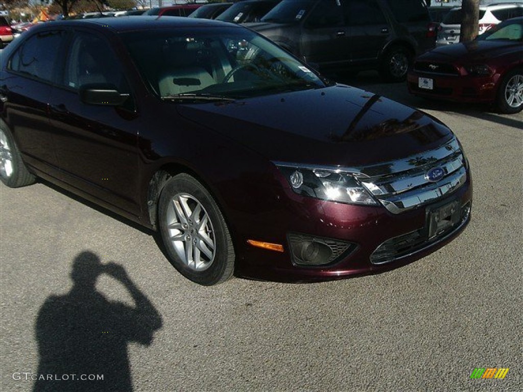 2011 Fusion S - Bordeaux Reserve Metallic / Medium Light Stone photo #14