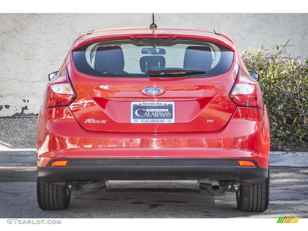 2012 Focus SE Sport 5-Door - Race Red / Two-Tone Sport photo #3