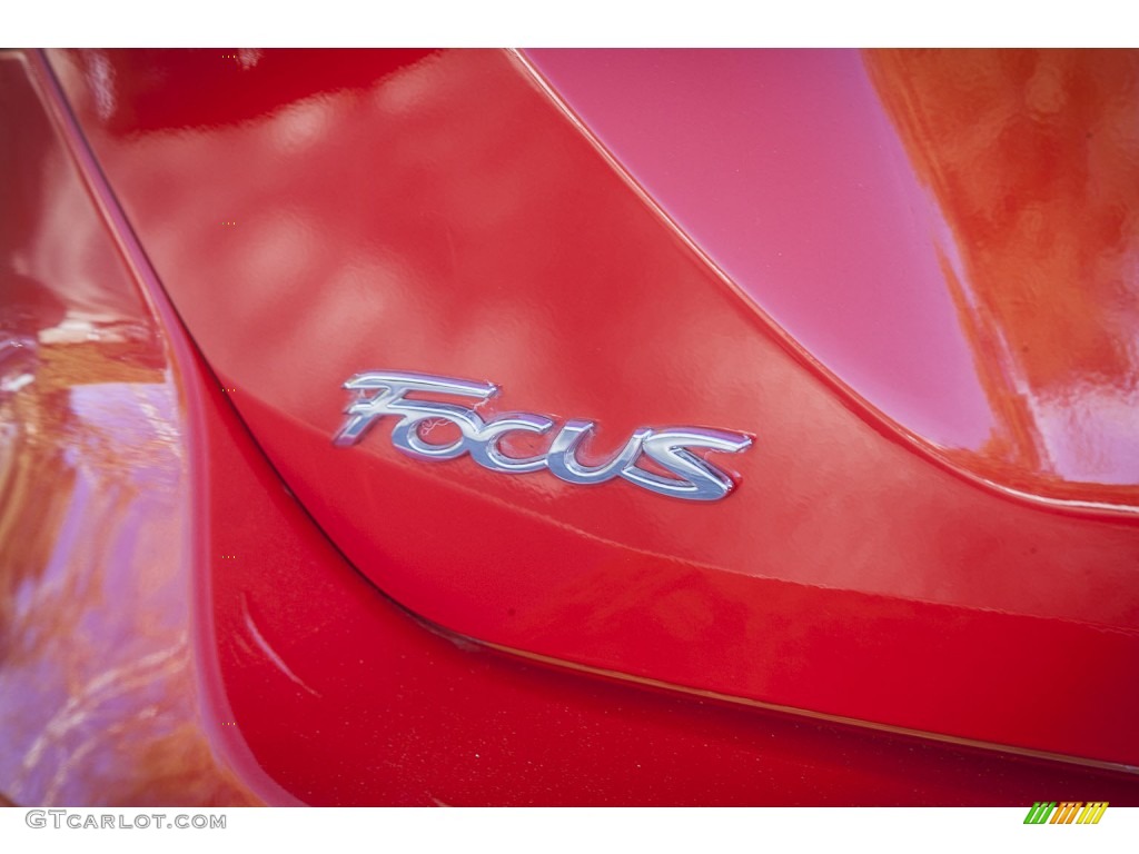 2012 Focus SE Sport 5-Door - Race Red / Two-Tone Sport photo #7