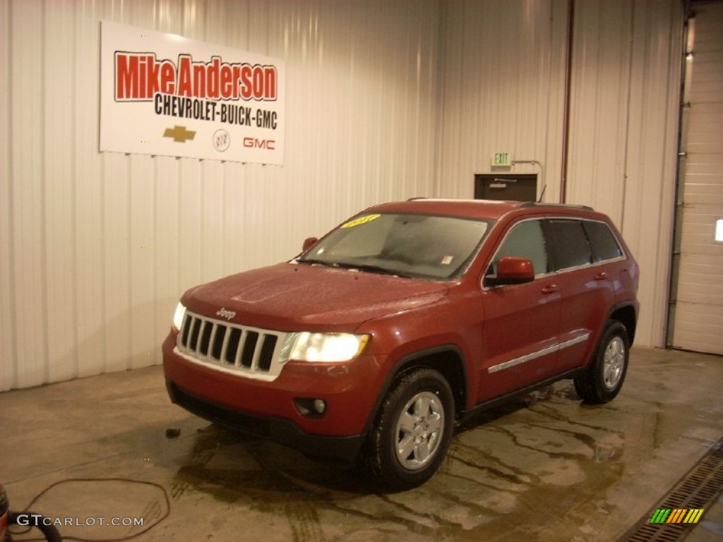 Inferno Red Crystal Pearl Jeep Grand Cherokee