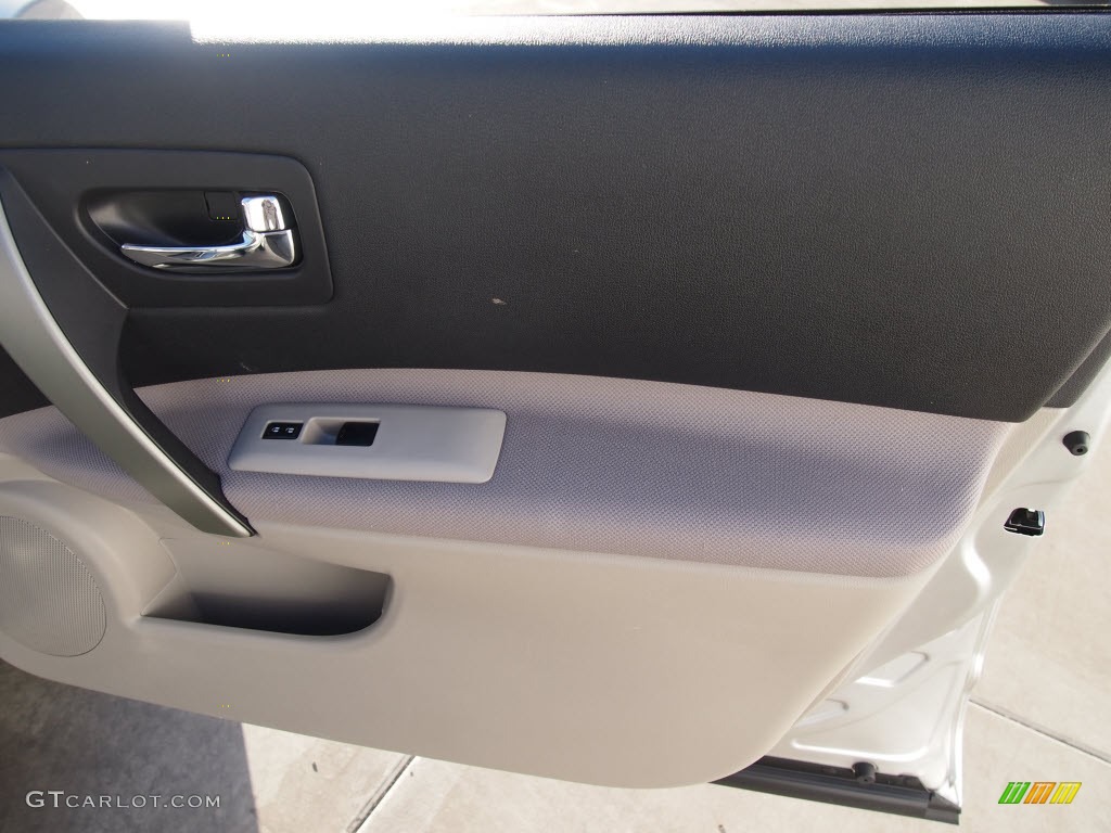 2011 Rogue SV - Silver Ice Metallic / Gray photo #5