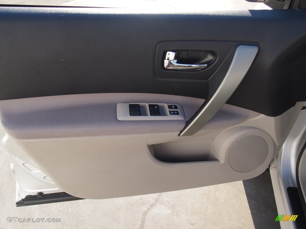 2011 Rogue SV - Silver Ice Metallic / Gray photo #16