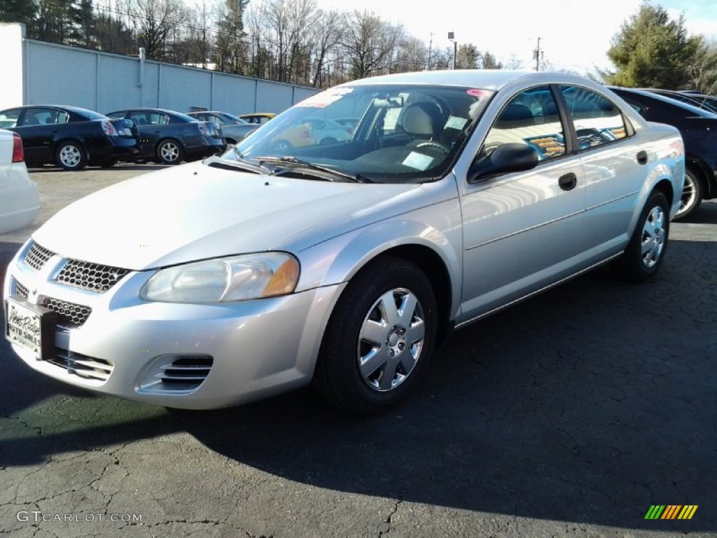 2004 Stratus SE Sedan - Bright Silver Metallic / Dark Taupe/Medium Taupe photo #6
