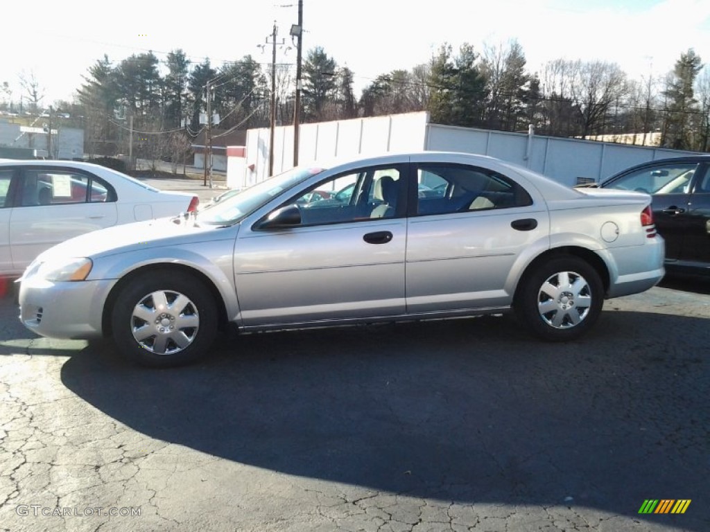 2004 Stratus SE Sedan - Bright Silver Metallic / Dark Taupe/Medium Taupe photo #8