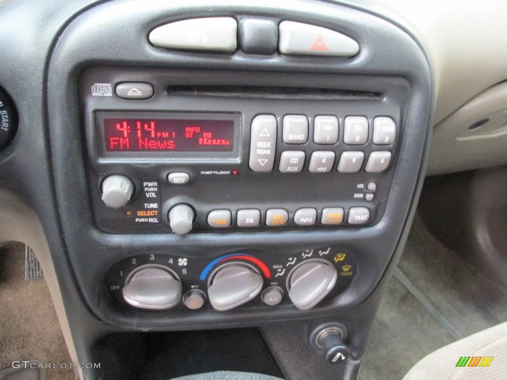 2002 Pontiac Grand Am SE Sedan Controls Photos
