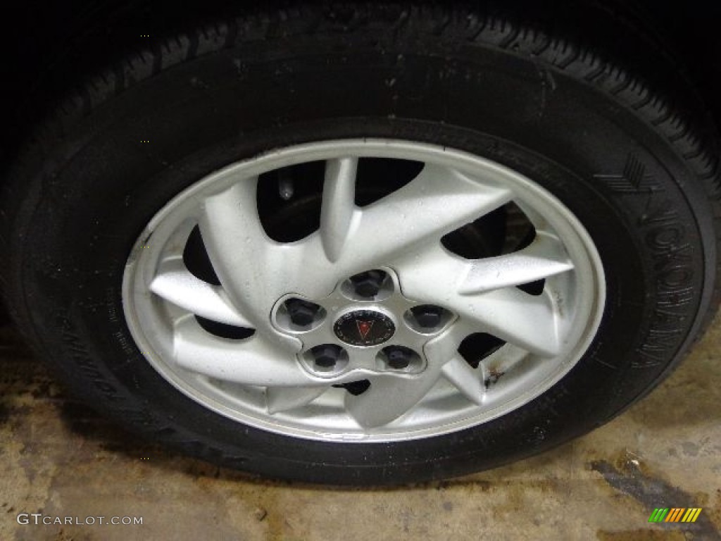 2004 Pontiac Grand Am SE Sedan Wheel Photos