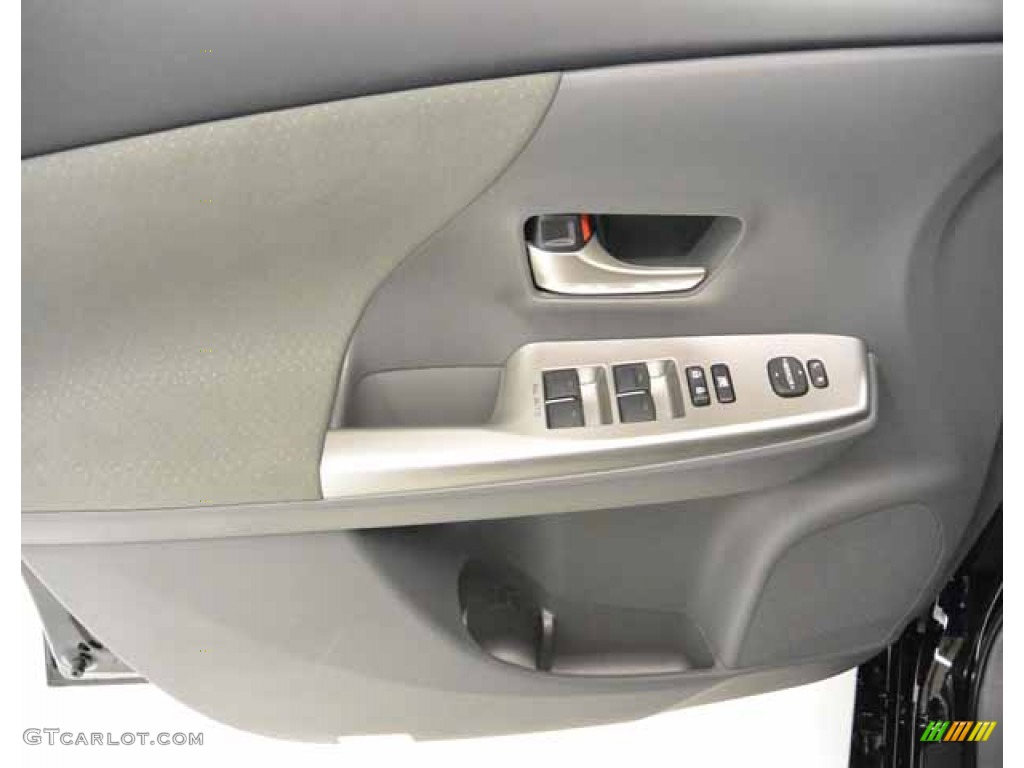 2014 Prius v Three - Black / Dark Gray photo #14
