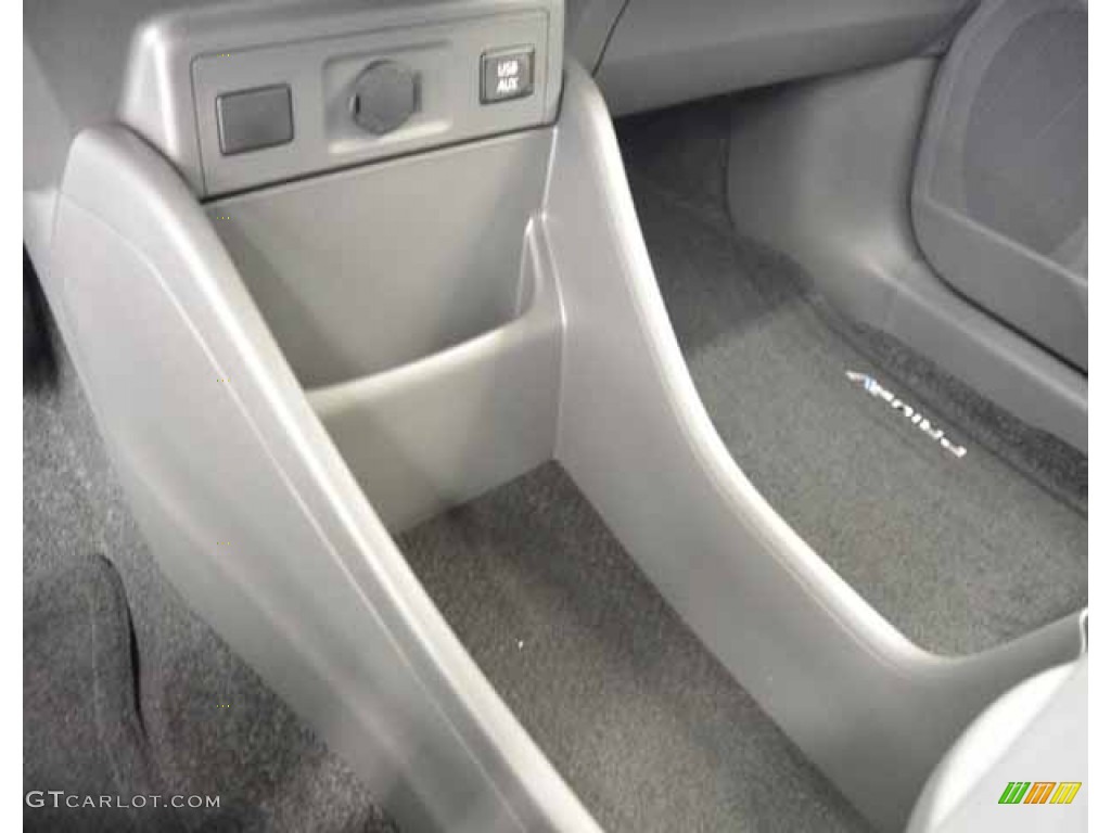 2014 Prius v Three - Black / Dark Gray photo #24