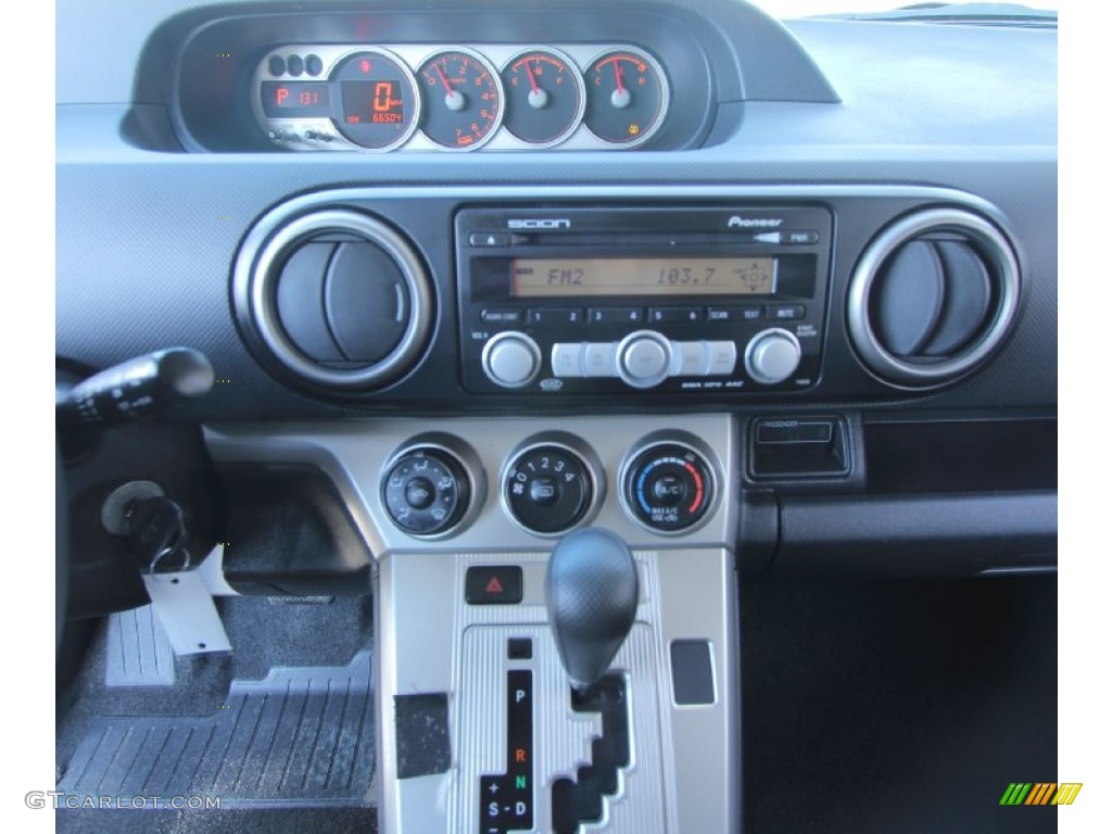 2008 Scion xB Standard xB Model Controls Photo #89880034