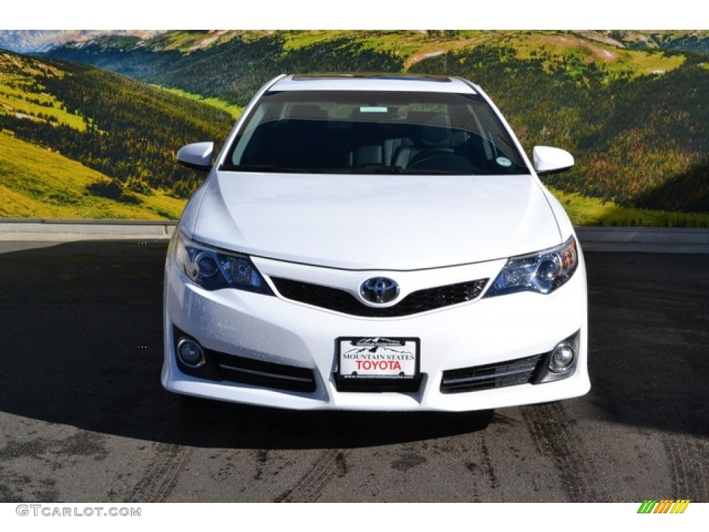 2014 Camry SE - Super White / Black/Ash photo #2