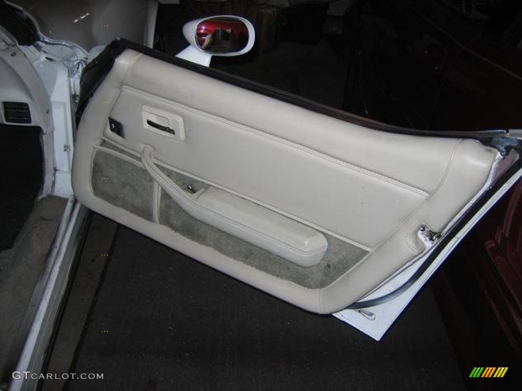 1970 Chevrolet Corvette Stingray Sport Coupe Ivory Door Panel Photo #89883002