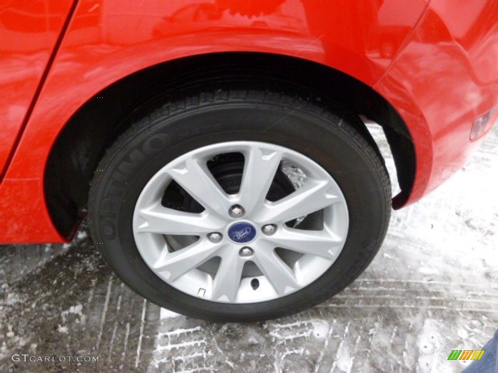 2013 Ford Fiesta SE Hatchback Wheel Photos