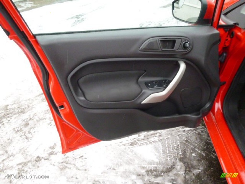 2013 Fiesta SE Hatchback - Race Red / Charcoal Black photo #11