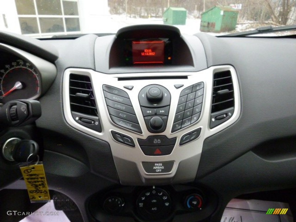 2013 Fiesta SE Hatchback - Race Red / Charcoal Black photo #16