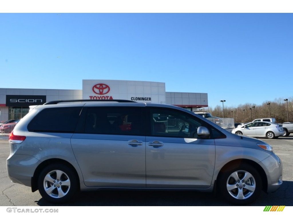 2014 Sienna LE - Silver Sky Metallic / Light Gray photo #2