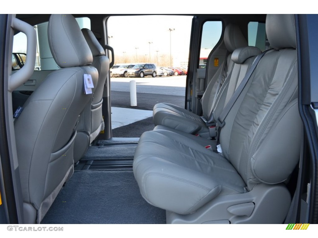 2014 Sienna LE - Silver Sky Metallic / Light Gray photo #7